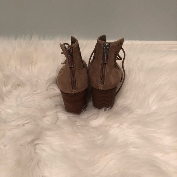 ~Vince Camuto~ brown booties size 7 - Picture 6 of 8